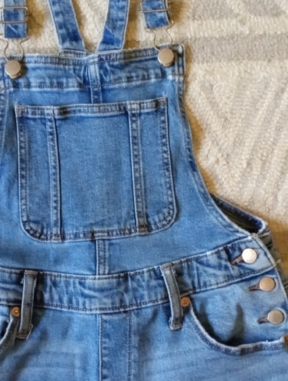 Universal Thread Classic Light Wash Denim Overalls Size 2 / 26R - Picture 2 of 5